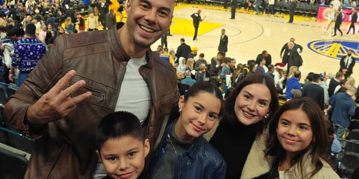 Team Kramer watches NBA Lakers vs Warriors game live Best Christmas gift ever