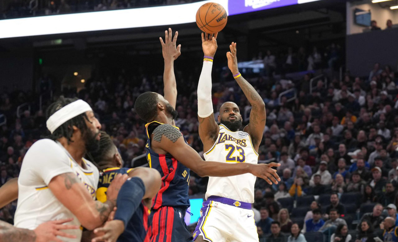 NBA: Anthony Davis, LeBron James lead Lakers past Warriors