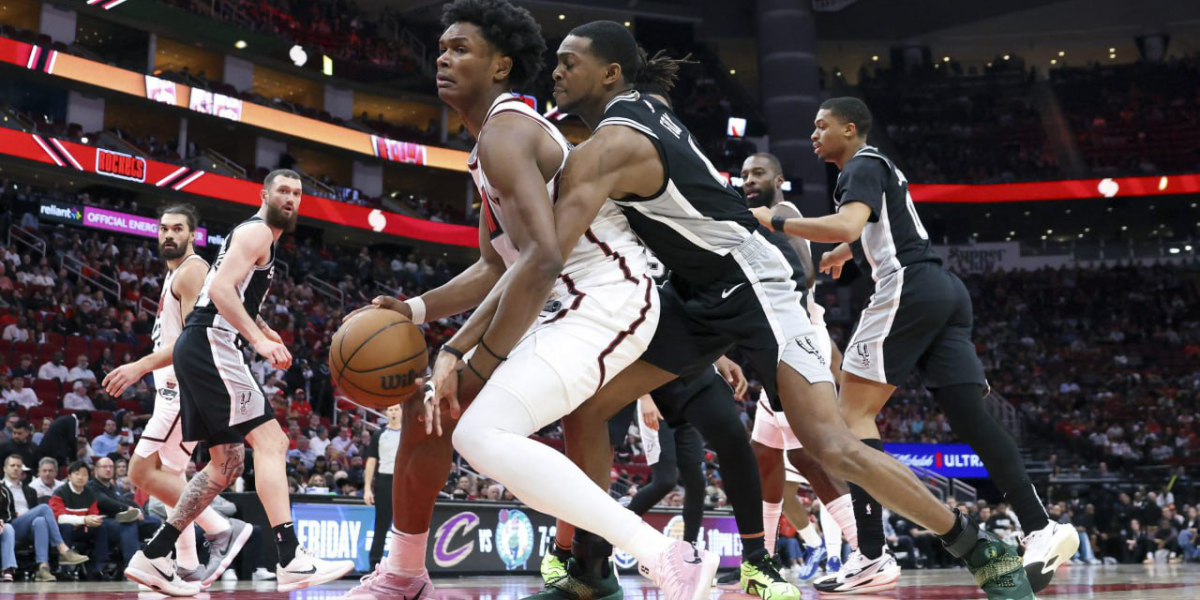 NBA Rockets put Spurs in hole early cruise to victory.jpg