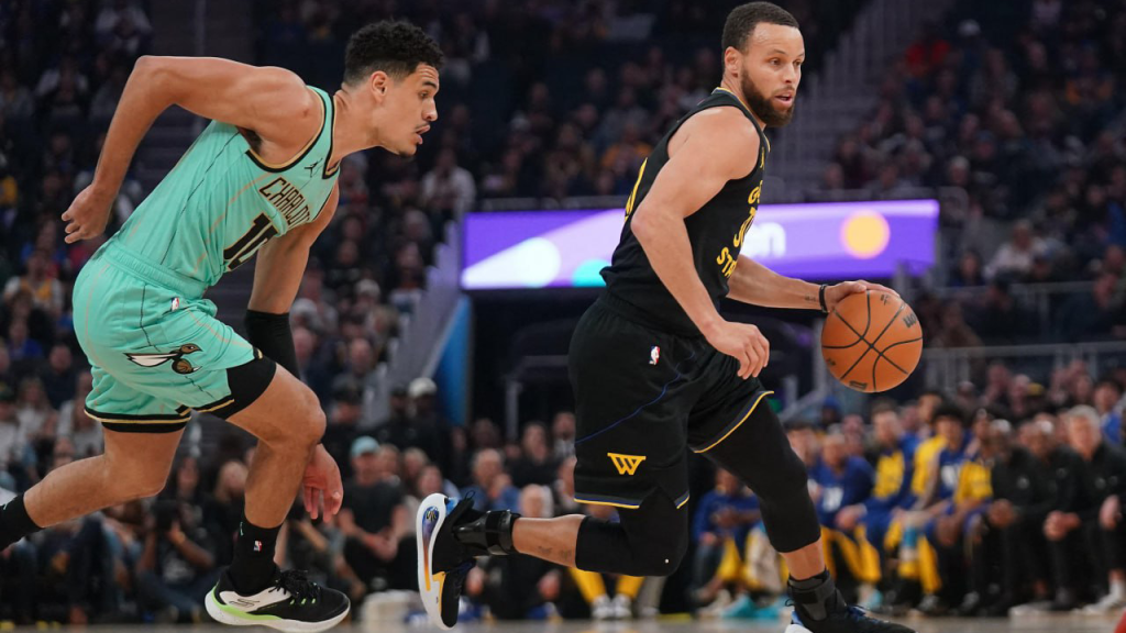 NBA Warriors get 3000th win in franchise history with romp of Hornets.jpg