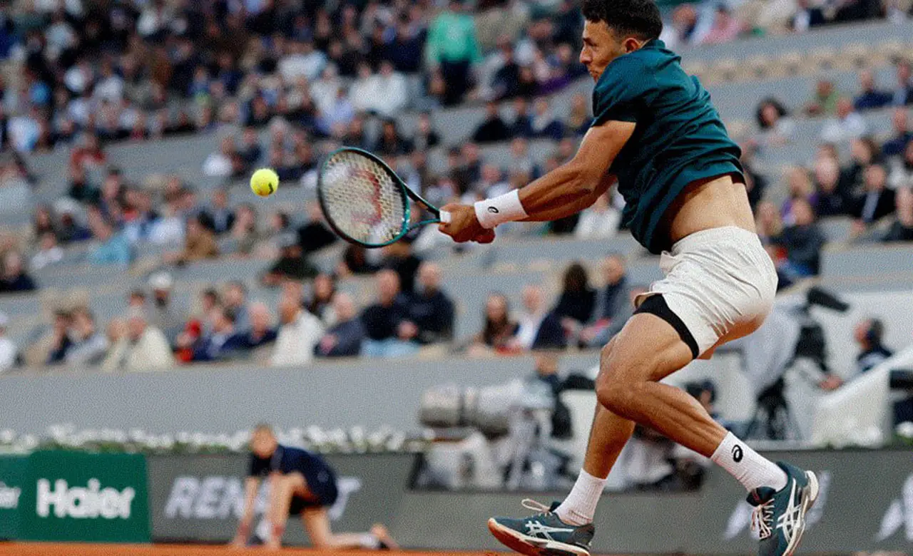 Big names crash but Italians shine on damp day at French Open