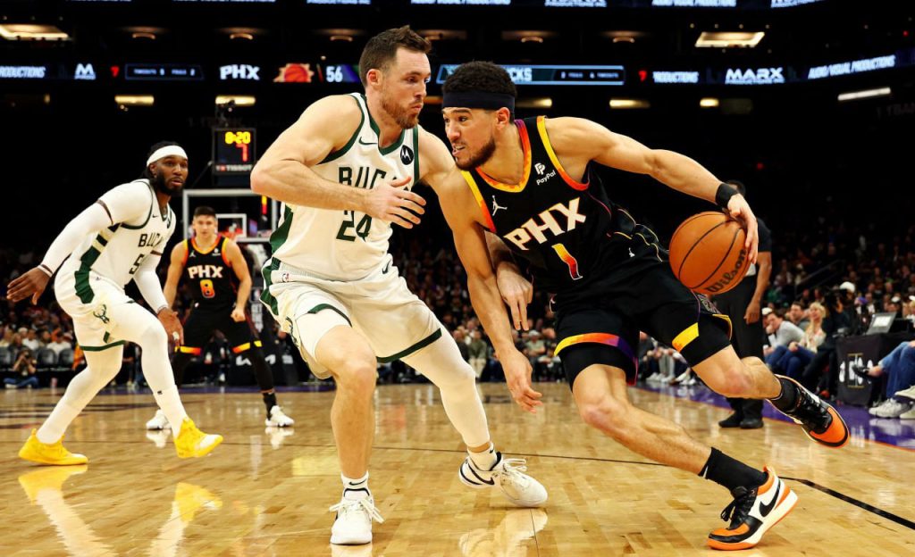 Bucks Pat Connaughton picks up 9.4M player option —reports