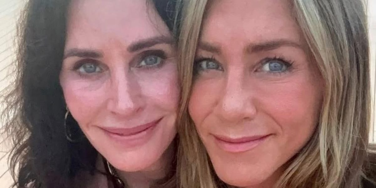 Jennifer Aniston Courteney Cox delight fans with new selfie 1