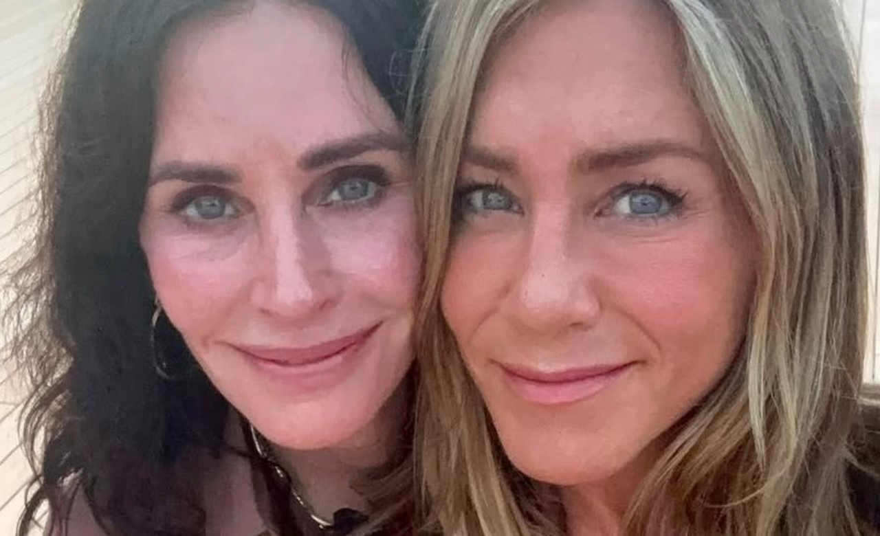 Jennifer Aniston, Courteney Cox delight fans with new selfie