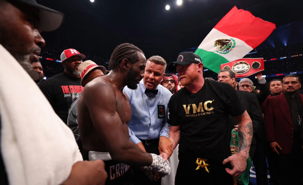 Canelo Alvarez, beltless for first time in 10 years, gracious in defeat