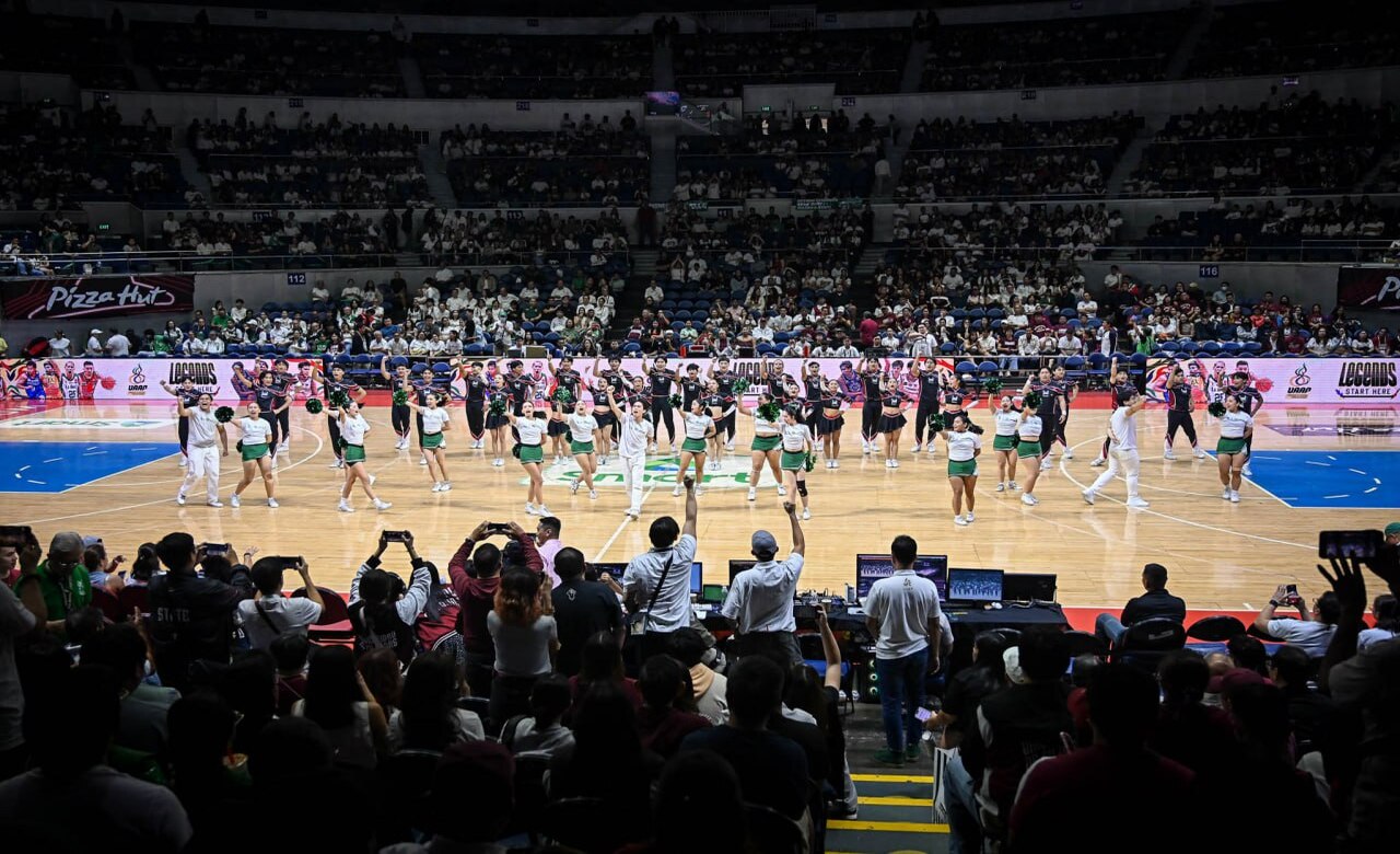 UAAP: UP, DLSU cheer squads unite in halftime protest against corruption