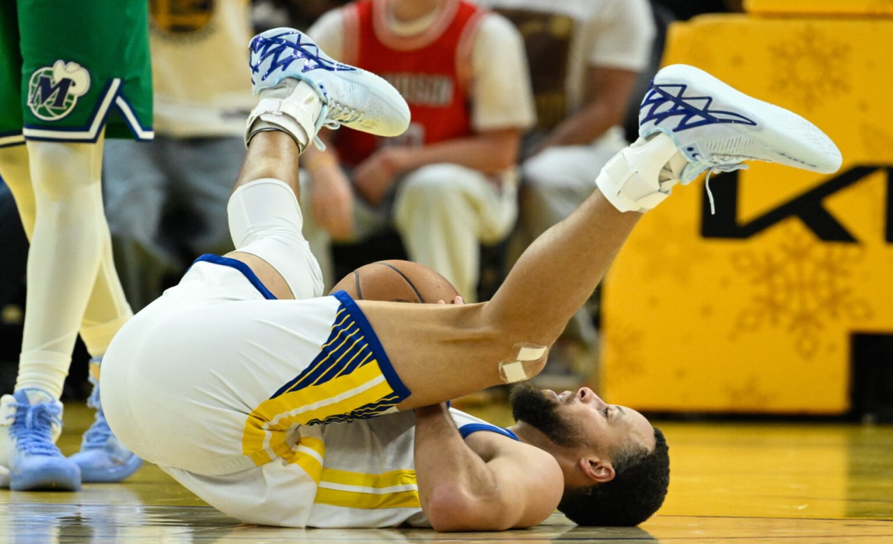 NBA: Stephen Curry leads the way as Warriors beat Mavericks