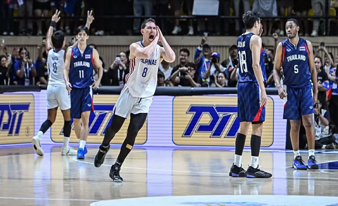 MANILA- Robert Bolick, Gilas Pilipinas celebrate in style