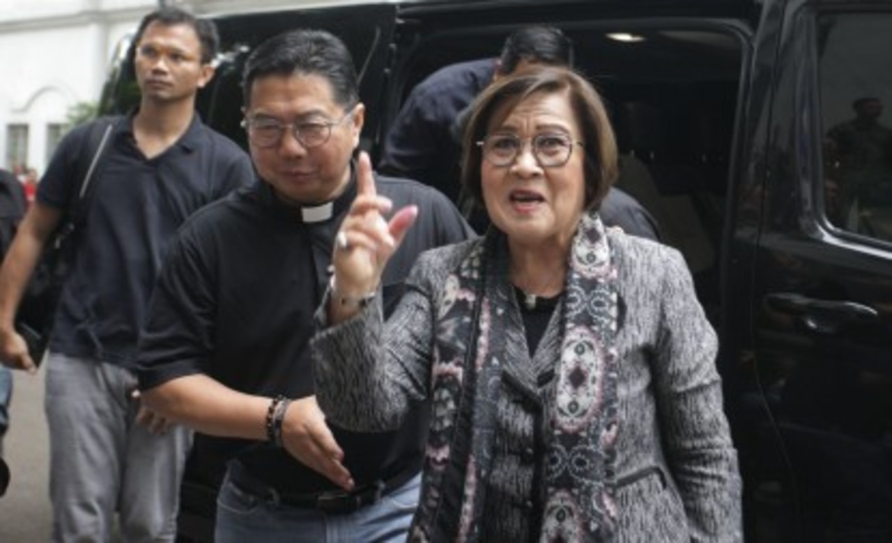 De Lima, Catapang file charges vs. 18 ex-Marines, lawyer