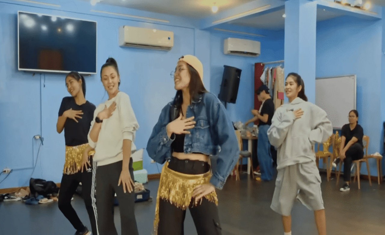 Jodi Sta. Maria, Sanya Lopez, Loisa Andalio, Jane Oineza channel inner Sexbomb Girls