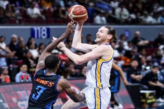 IMG 1220 PBA 50 Commissioners Cup Magnolia Meralco Clint Chapman 1200x800 1