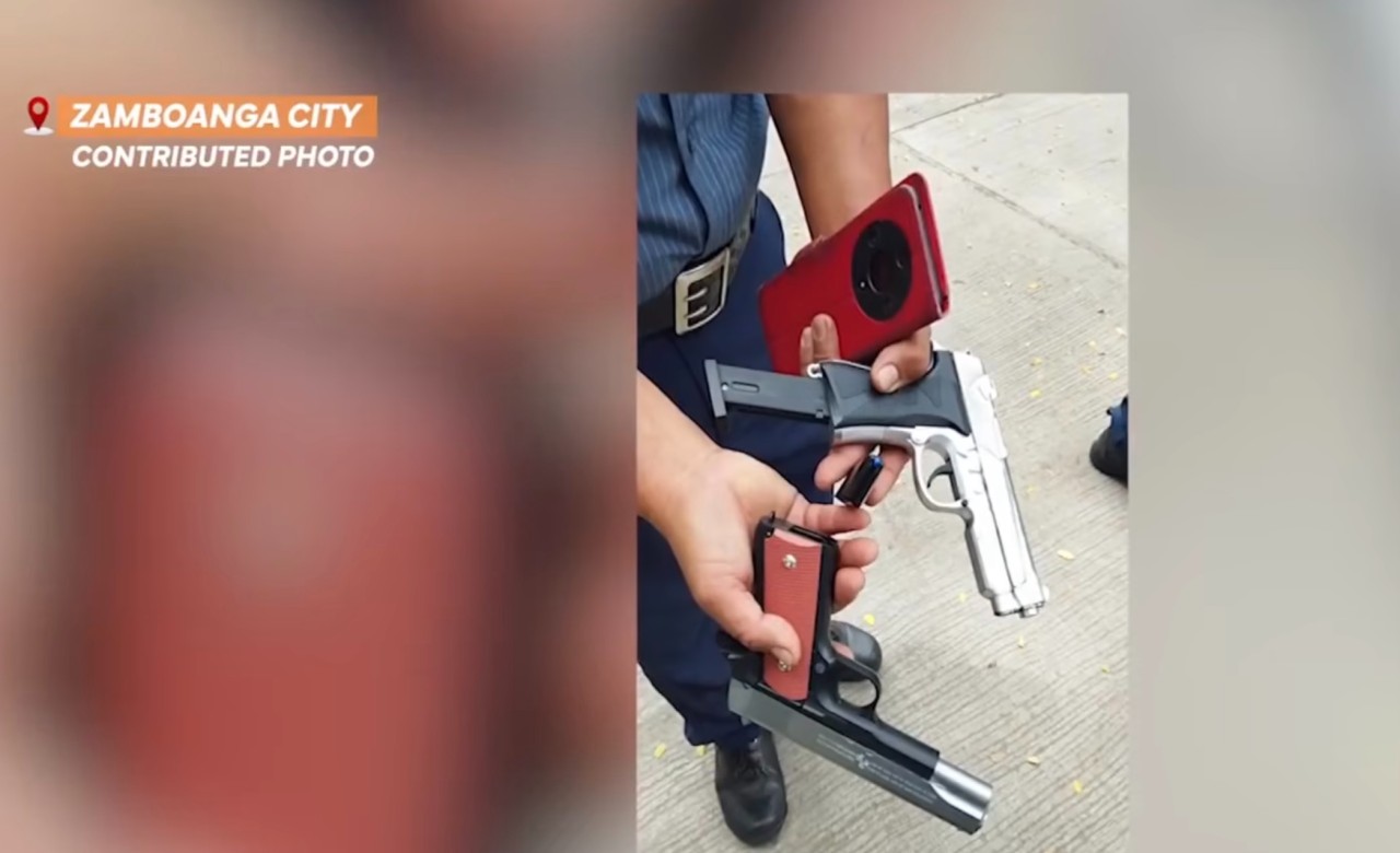 2 high school students, nahulihan ng pellet gun; pandepensa umano nila sa mga namamaril nito sa labas ng paaralan